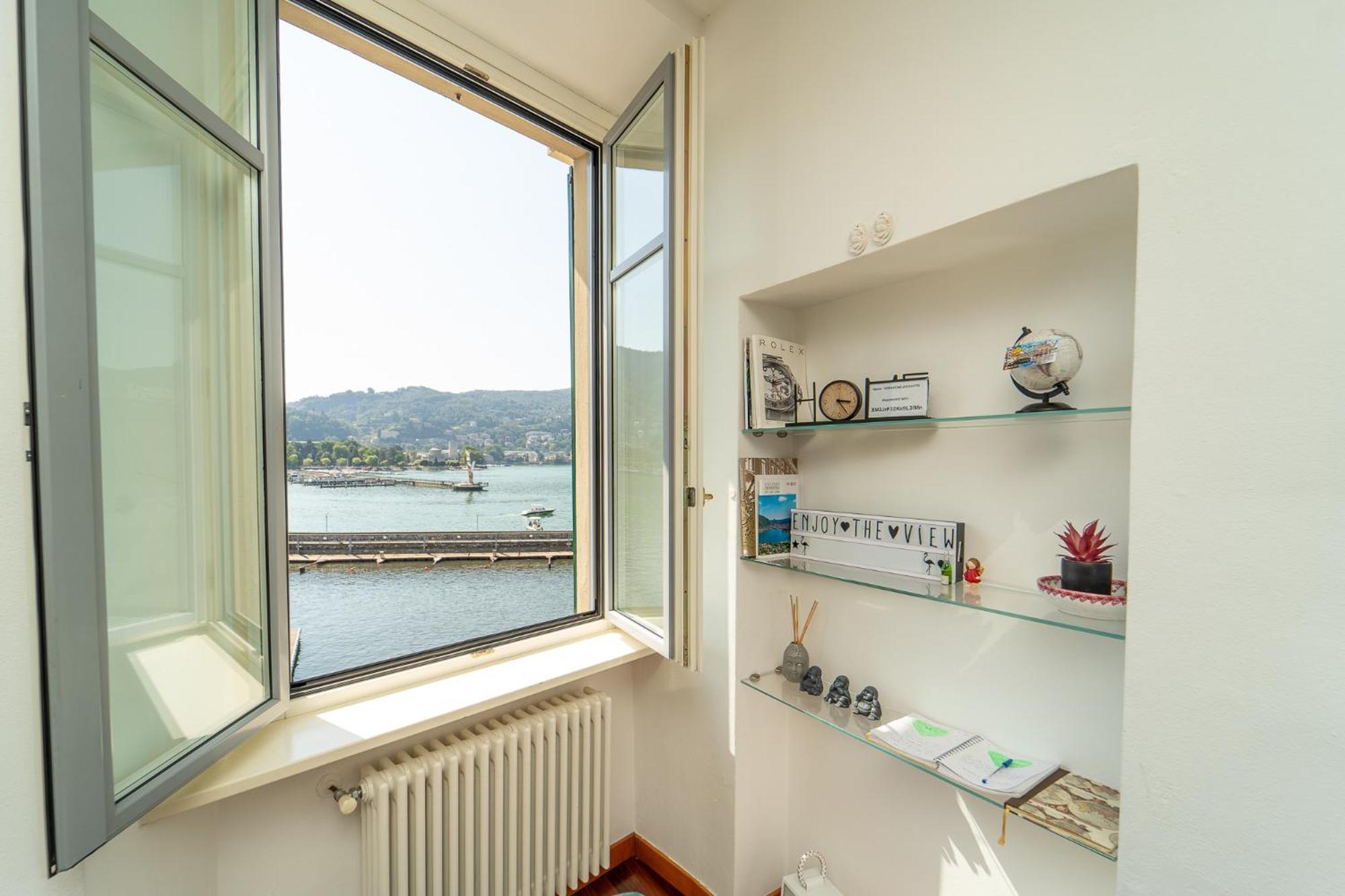 Appartamento Esclusivo Fronte Lago, In Centro A Como Con Garage מראה חיצוני תמונה