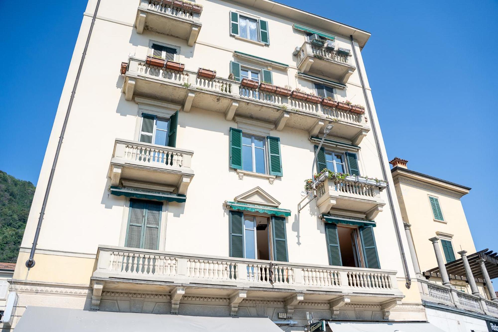 Appartamento Esclusivo Fronte Lago, In Centro A Como Con Garage מראה חיצוני תמונה