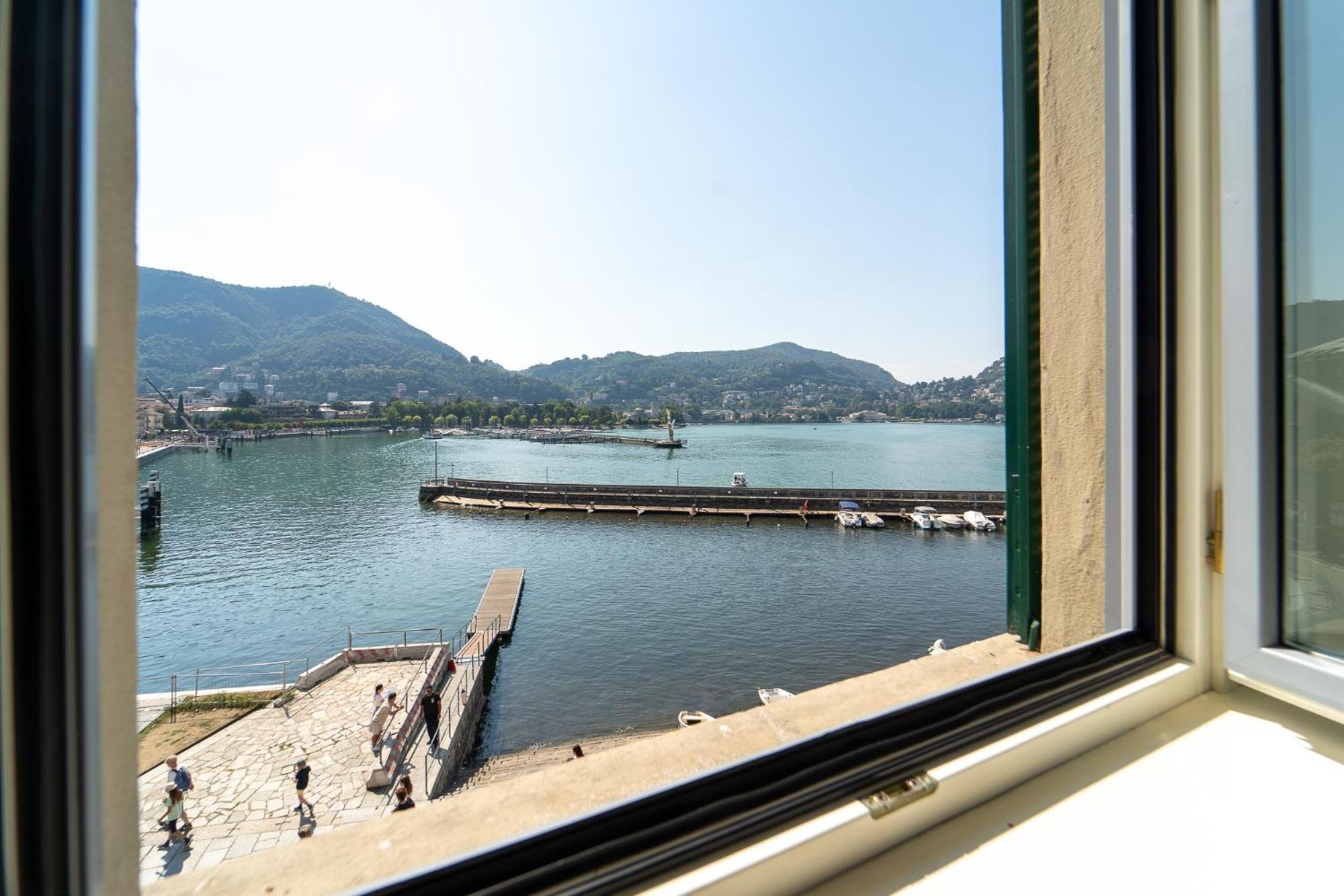 Appartamento Esclusivo Fronte Lago, In Centro A Como Con Garage מראה חיצוני תמונה