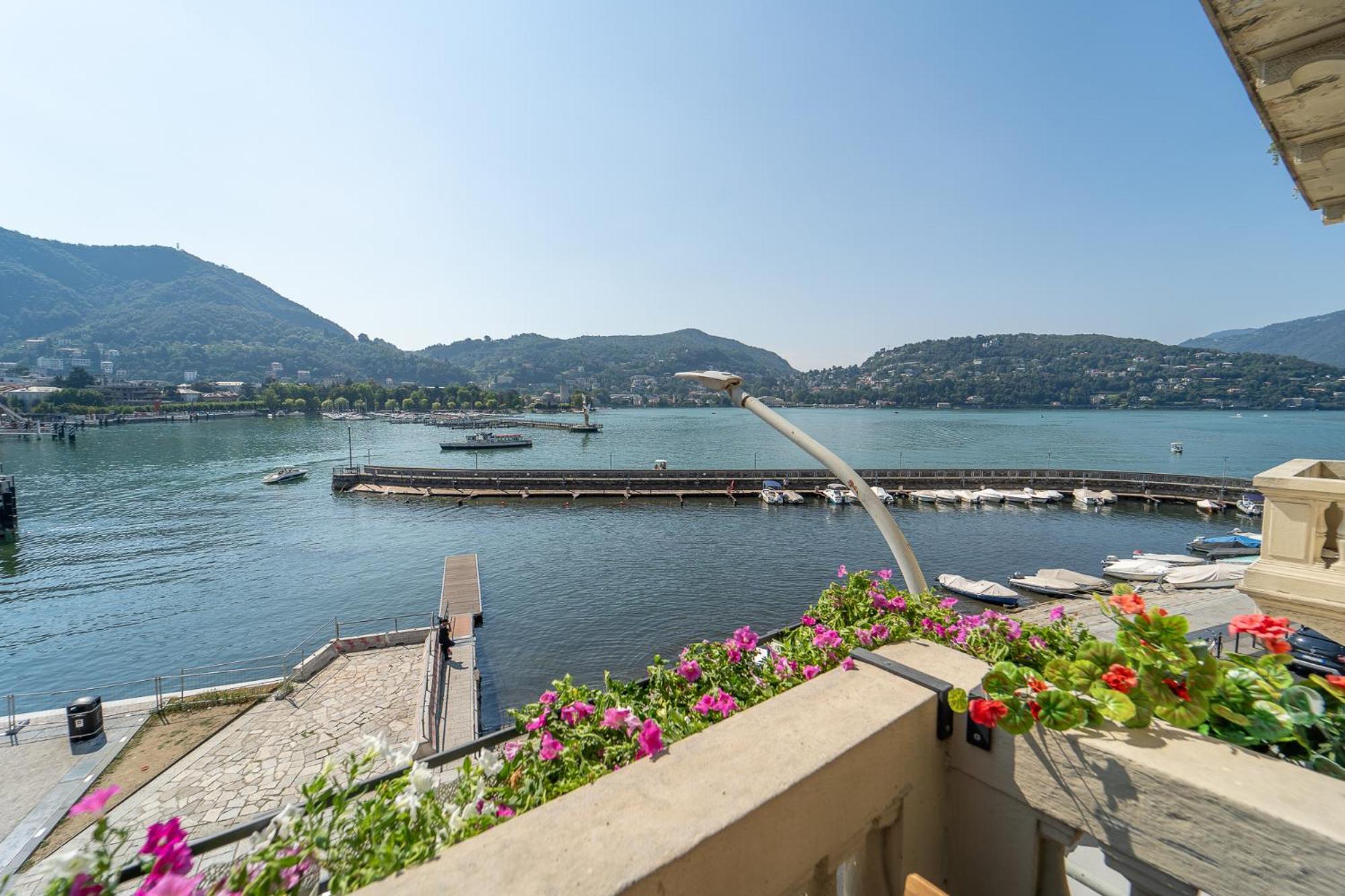 Appartamento Esclusivo Fronte Lago, In Centro A Como Con Garage מראה חיצוני תמונה